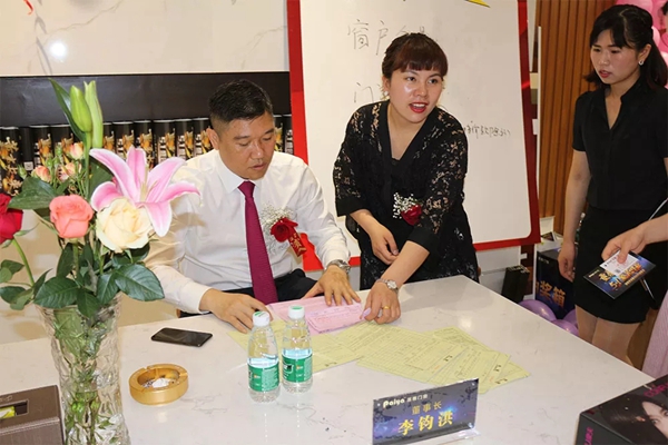 【惊动邵阳】董事长来了丨派雅门窗600方终端大店邵阳店盛装开业