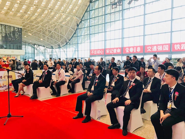 伟昌铝材·门窗：携手中国高铁，打造国家节能新名片