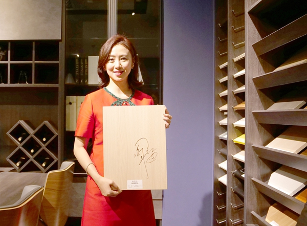 冻龄女神翁虹空降布兰莎超级工厂日,掀起狂欢热潮! 冻龄女神翁虹空降布兰莎超级工厂日,掀起狂欢热潮!