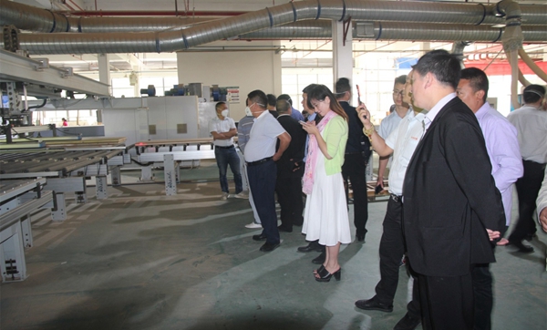 重庆市木门行业协会召开四届二次理事会 重庆市木门行业协会召开四届二次理事会