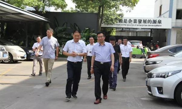 中国建筑系统门窗联盟的领导莅临新豪轩门窗总部 中国建筑系统门窗联盟的领导莅临新豪轩门窗总部