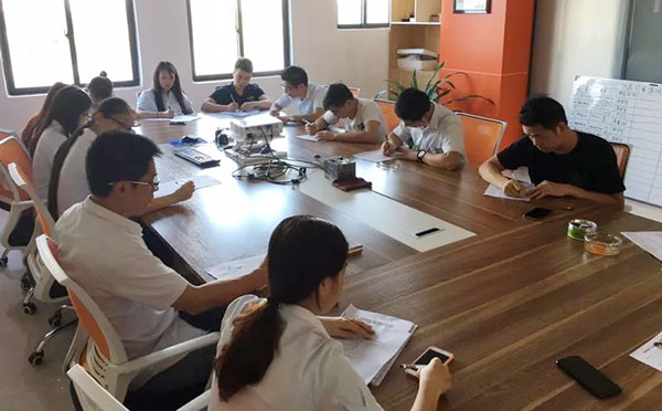郡豪门窗举办产品知识系列培训会，提高员工业务技能