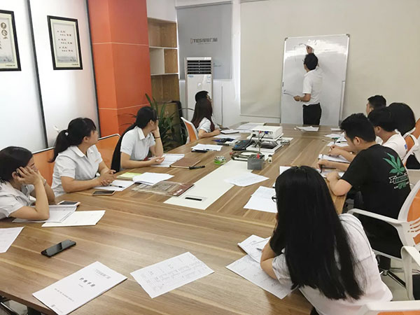 郡豪门窗举办产品知识系列培训会，提高员工业务技能