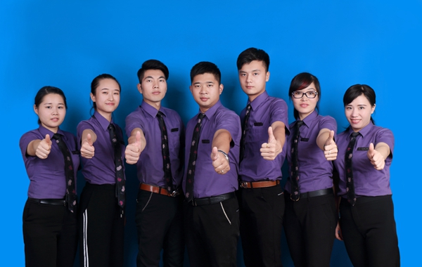 诗尼曼门窗明星经销商陈总：为客户提供优质服务，时刻准备着