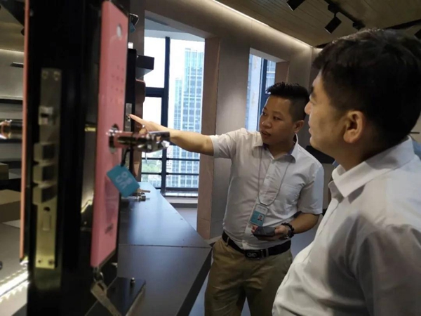 2018中国建博葵花奖考察团走访：王力智能锁、步阳云硕、世茂智能