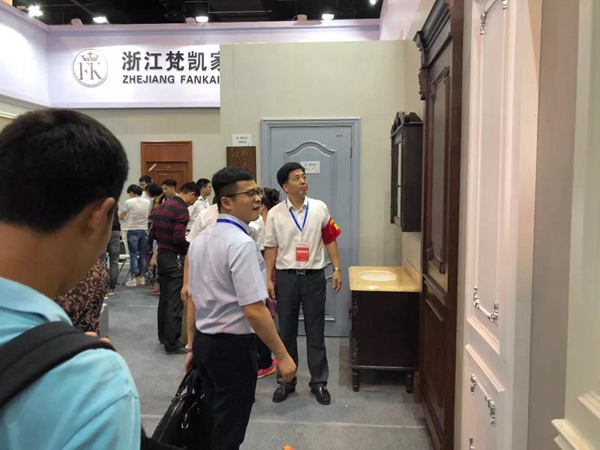 【永康门博】市领导亲临梵凯展厅现场指导,并给出高度赞扬! 【永康门博】市领导亲临梵凯展厅现场指导,并给出高度赞扬!