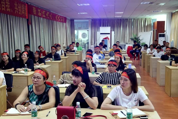 老客户开发赢战2018，加油干！亚丹家居广东省级联动启动大会成功举办！