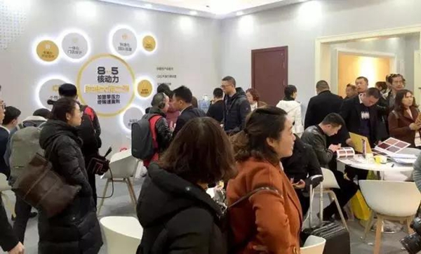 双羽亮剑永康门博会,开启全新时尚之旅 双羽亮剑永康门博会,开启全新时尚之旅