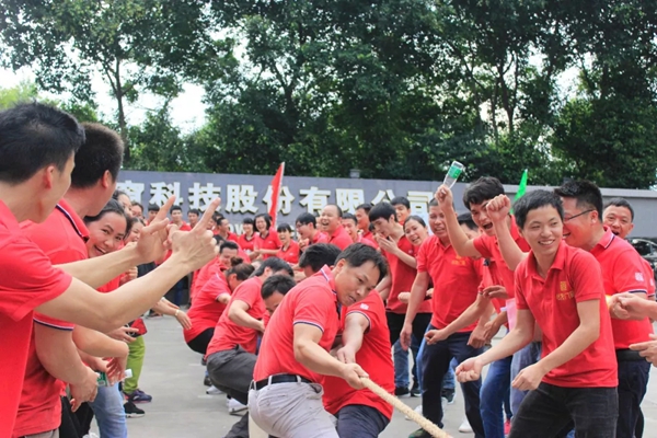 怡发门窗举办拔河大赛，点燃热夏激情！