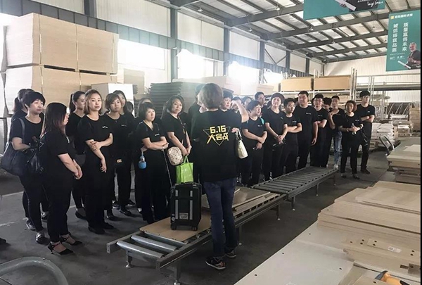 “616大会战 战战战!” 意陆橱柜衣柜616启动大会正式打响第一枪 “616大会战 战战战!” 意陆橱柜衣柜616启动大会正式打响第一枪