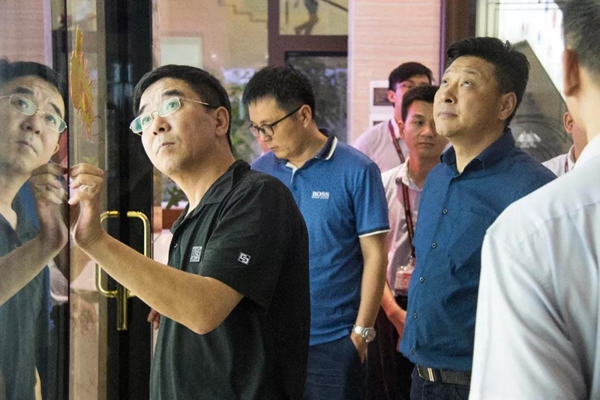 中国建筑系统门窗联盟一行领导莅临轩尼斯门窗调研指导