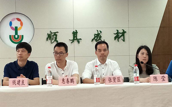 助力学生插上梦想的翅膀——高莱居在行动