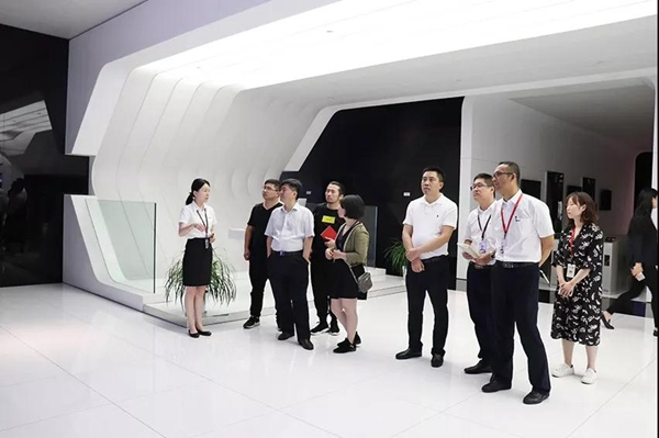 大华乐橙：可视智能门锁引领者——2018中国建博葵花奖考察团走访