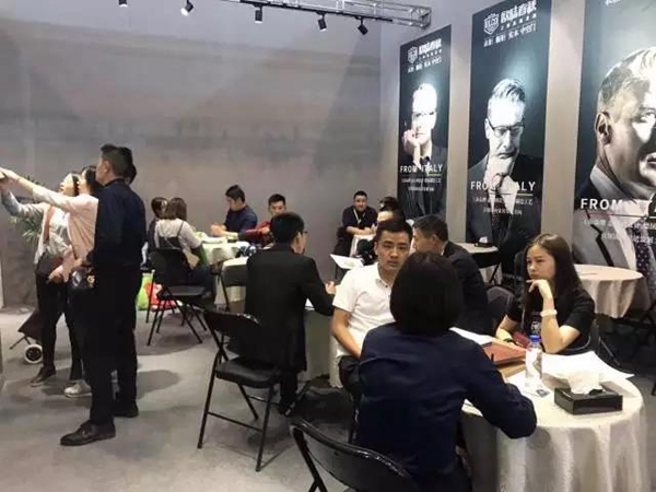 南京家居博览会圆满闭幕,欧陆春秋“米兰灰”系列再次引领意式设计潮流! 南京家居博览会圆满闭幕,欧陆春秋“米兰灰”系列再次引领意式设计潮流!