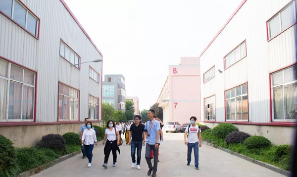 顺心木业与尚层装饰正式战略合作签约仪式圆满成功