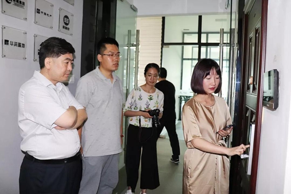德施曼智能锁:线上、线下遥遥领先的智能锁品牌——2018中国建博葵花奖考察团走访 德施曼智能锁:线上、线下遥遥领先的智能锁品牌——2018中国建博葵花奖考察团走访