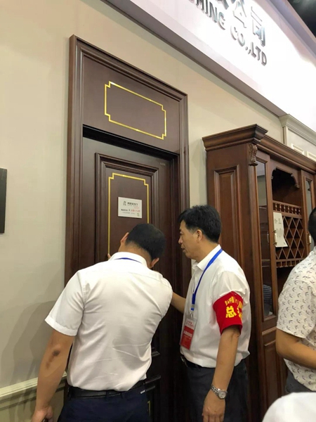 【永康门博】市领导亲临梵凯展厅现场指导,并给出高度赞扬! 【永康门博】市领导亲临梵凯展厅现场指导,并给出高度赞扬!