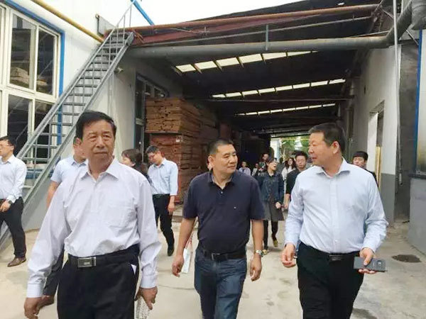 携手万家园，做更好的水性木门产品！