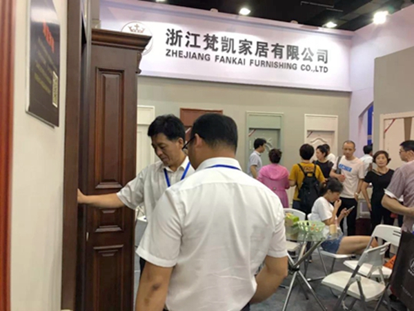 【永康门博】市领导亲临梵凯展厅现场指导,并给出高度赞扬! 【永康门博】市领导亲临梵凯展厅现场指导,并给出高度赞扬!