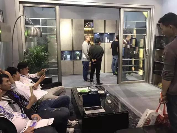南京家居博览会圆满闭幕,欧陆春秋“米兰灰”系列再次引领意式设计潮流! 南京家居博览会圆满闭幕,欧陆春秋“米兰灰”系列再次引领意式设计潮流!