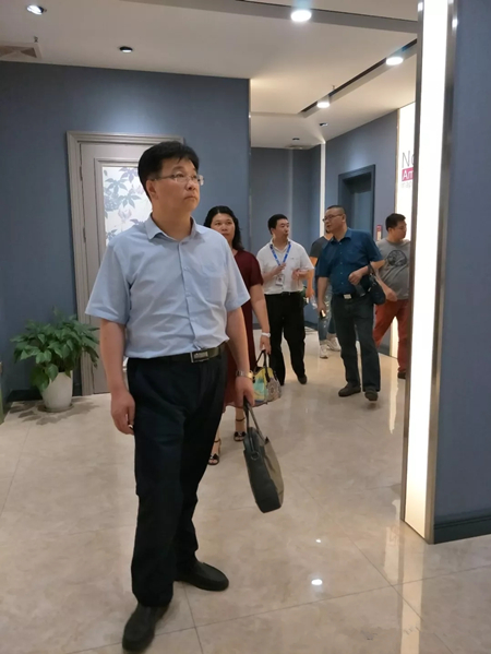 广东木门协会莅临艺龙木门参观交流