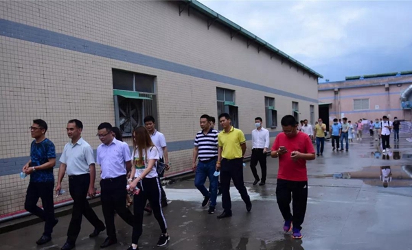 木斯特：东莞市定制家居行业协会莫锐辉会长及副会长以上单位莅临木斯特参观调研
