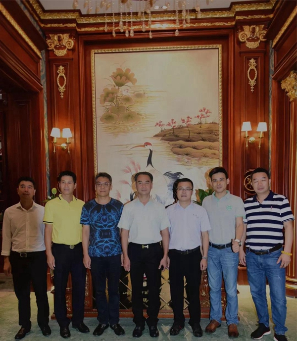 木斯特：东莞市定制家居行业协会莫锐辉会长及副会长以上单位莅临木斯特参观调研