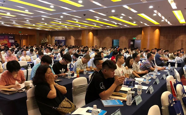 久盛作为实木地暖地板品类代表,出席中国采暖暨舒适家居大讲堂 久盛作为实木地暖地板品类代表,出席中国采暖暨舒适家居大讲堂