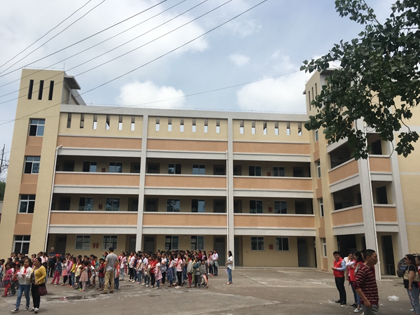 飘扬童趣，快乐一刻：达斐丽“六一书送梦想”关爱活动