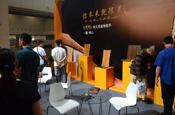 19届成都国际家具展|圣马斯木蜡油“本真系列”大放异彩,火爆人气见证品牌实力 19届成都国际家具展|圣马斯木蜡油“本真系列”大放异彩,火爆人气见证品牌实力