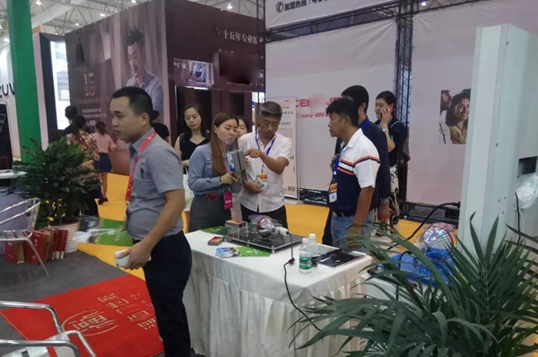 【展会快讯】福临门世家携隔热门窗黑科技闪耀亮相西部门窗展会！