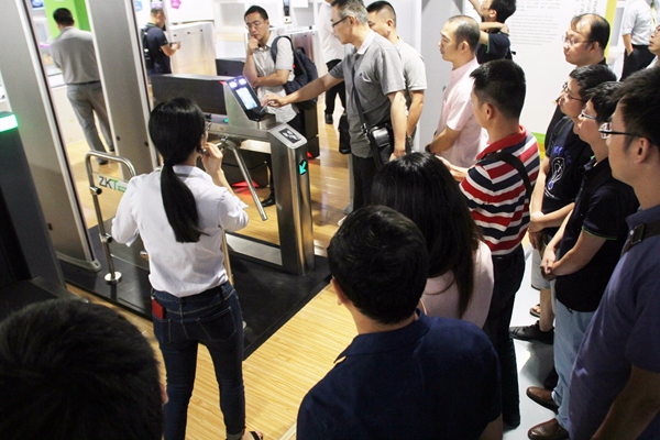 立足新视点 | 感知中国·2018中控智慧创新及发展推介会·广州站圆满成功! 立足新视点 | 感知中国·2018中控智慧创新及发展推介会·广州站圆满成功!