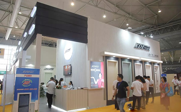 重庆部分木门企业“试水”中国西部门窗展