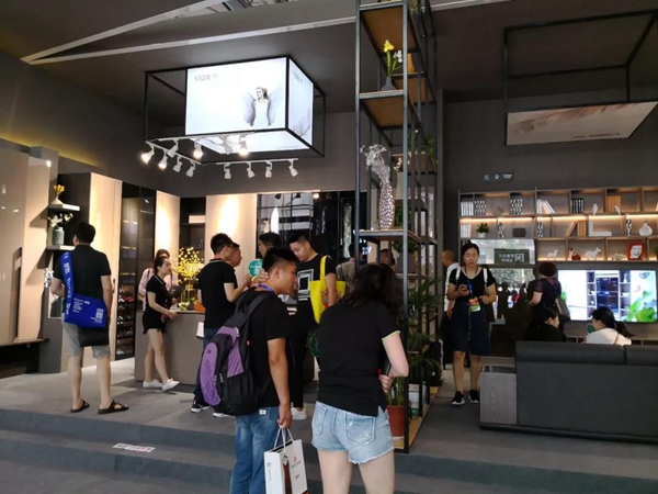 V派凭实力与颜值惊艳成都家居展