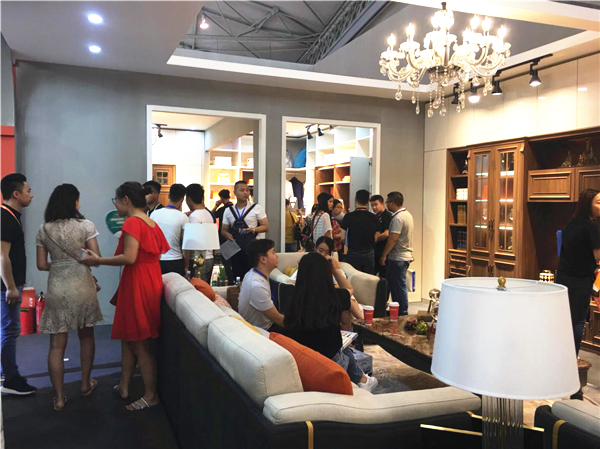 成都定制家具展丨看鼎配如何燃爆蓉城，引发行业签约盛况！