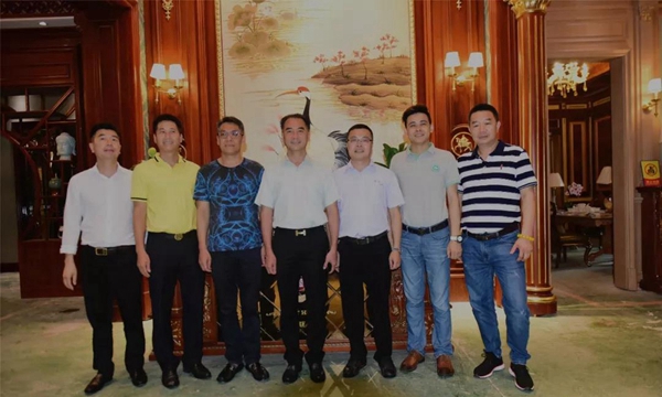 木斯特：东莞市定制家居行业协会莫锐辉会长及副会长以上单位莅临木斯特参观调研