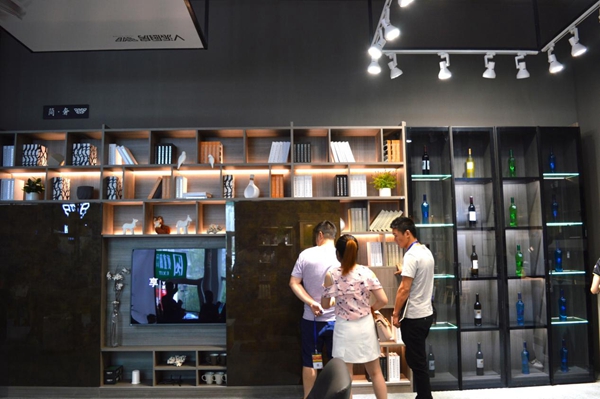 成都家具展 | V派以智能化生产布局，全方位多元发展