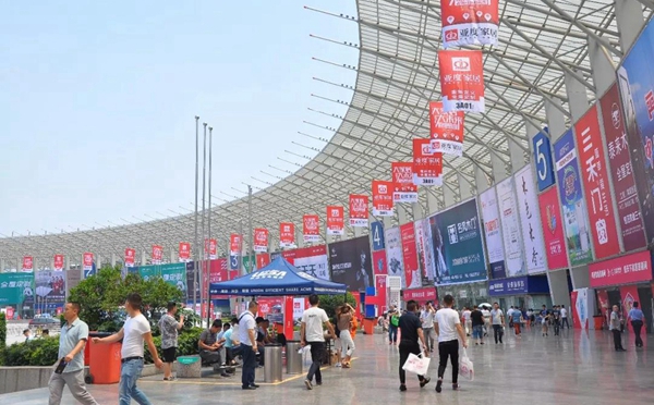 2018第五届中国西部门窗定制家居展盛大开幕!二十六万客商,邀您共享行业大戏! 2018第五届中国西部门窗定制家居展盛大开幕!二十六万客商,邀您共享行业大戏!