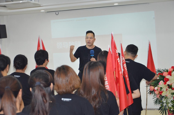 荣高智能门窗神铺计划打造项目启动大会正式结束，计划将在各地荣高店执行！