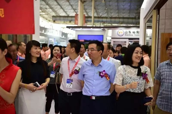 “伟业橙”魅力四射,第13届中国·潍坊门窗幕墙博览会盛大召开! “伟业橙”魅力四射,第13届中国·潍坊门窗幕墙博览会盛大召开!