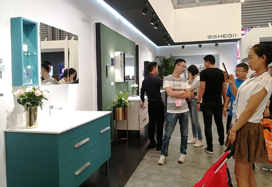 恒洁与权威机构于上海厨卫展发布《2018年中国卫浴消费趋势白皮书》 恒洁与权威机构于上海厨卫展发布《2018年中国卫浴消费趋势白皮书》