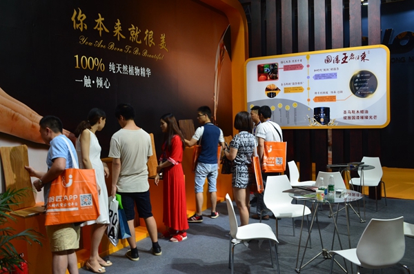 19届成都国际家具展|圣马斯木蜡油“本真系列”大放异彩,火爆人气见证品牌实力 19届成都国际家具展|圣马斯木蜡油“本真系列”大放异彩,火爆人气见证品牌实力