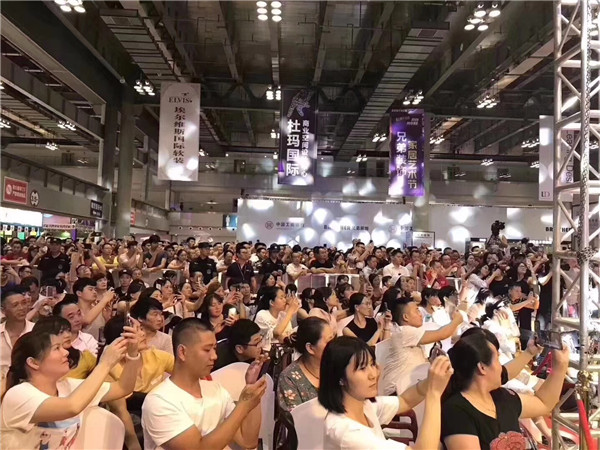 品质生活爱你更多〡人气偶像陈晓东嗨唱助阵2018玛格现代简约新品发布会！
