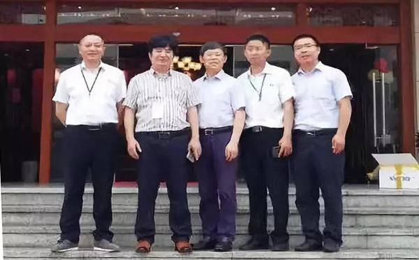 辉煌十载：金旗门业携手展辰涂料开启水木年华