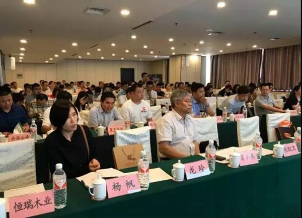 安信美家积极贯彻落实人造板新标准 推动行业绿色健康发展 安信美家积极贯彻落实人造板新标准 推动行业绿色健康发展
