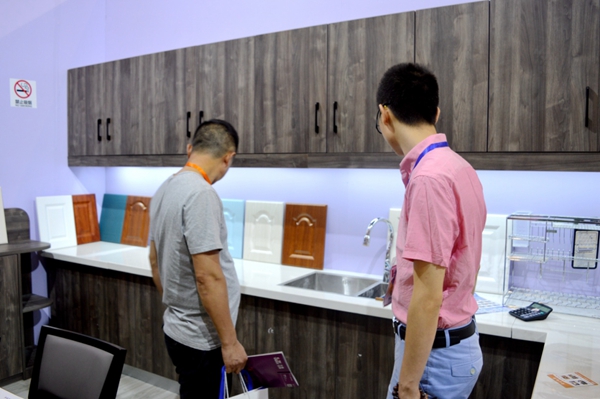 成都建博会 | 华夫人以产品做销售，思考团队的未来