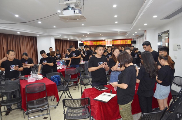 荣高智能门窗神铺计划打造项目启动大会正式结束，计划将在各地荣高店执行！