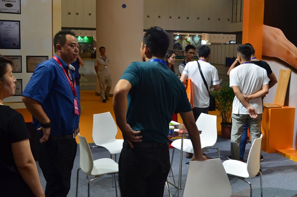 19届成都国际家具展|圣马斯木蜡油“本真系列”大放异彩,火爆人气见证品牌实力 19届成都国际家具展|圣马斯木蜡油“本真系列”大放异彩,火爆人气见证品牌实力