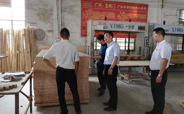 清远市广州后花园有限公司领导莅临龙树门业集团参考考察 清远市广州后花园有限公司领导莅临龙树门业集团参考考察