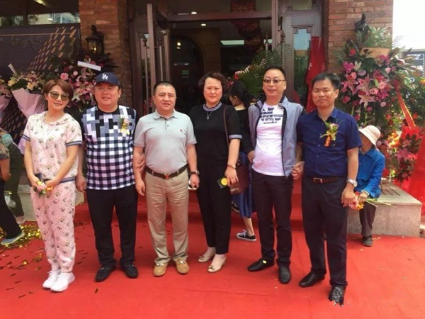 因为生命需要光,请选用森鹰铝包木窗 因为生命需要光,请选用森鹰铝包木窗